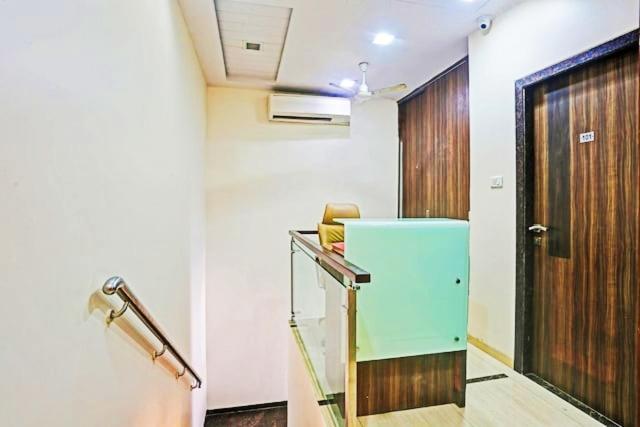 Hotel Amfahh - Andheri West Railway Station Мумбай Екстериор снимка