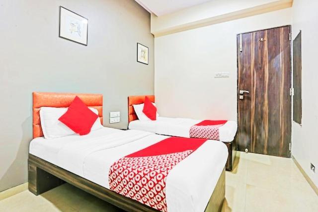 Hotel Amfahh - Andheri West Railway Station Мумбай Екстериор снимка