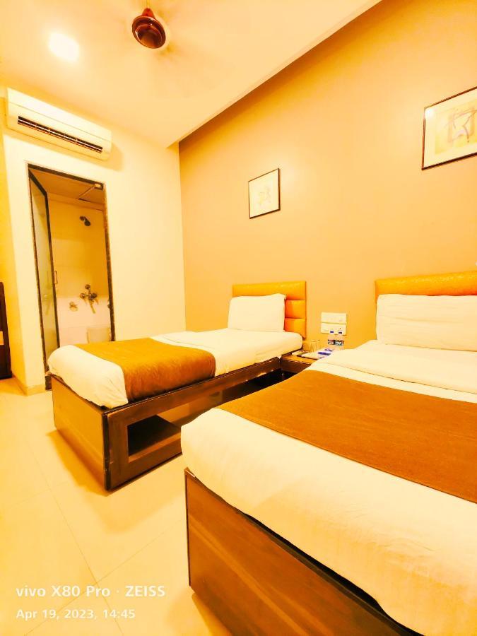 Hotel Amfahh - Andheri West Railway Station Мумбай Екстериор снимка