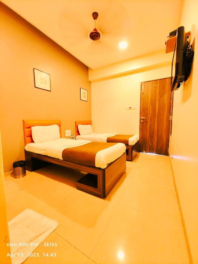 Hotel Amfahh - Andheri West Railway Station Мумбай Екстериор снимка