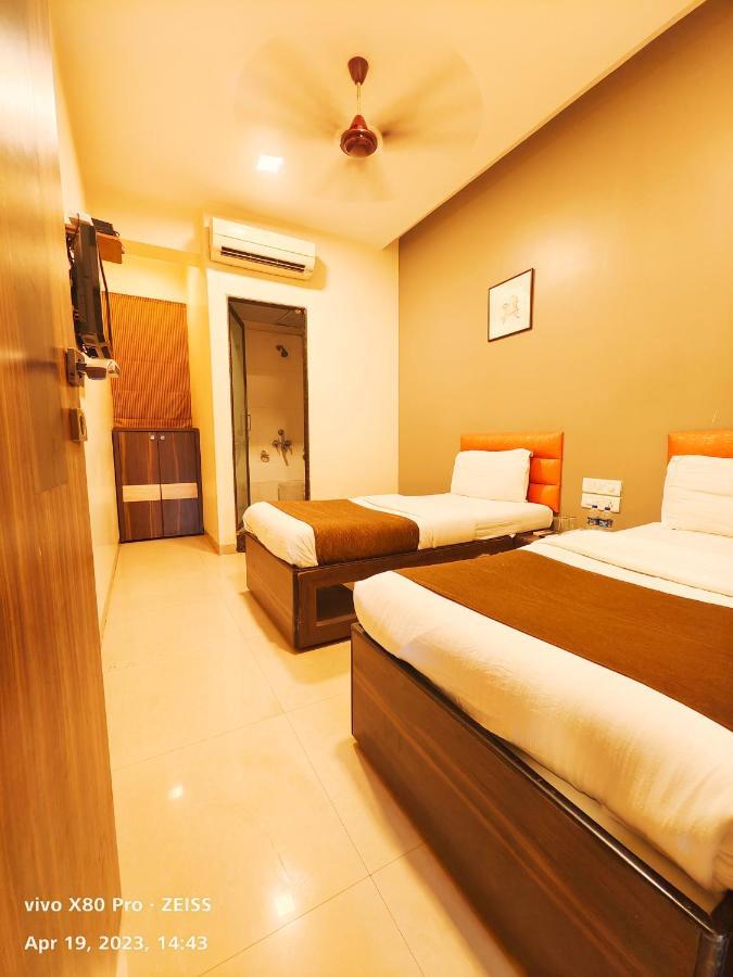 Hotel Amfahh - Andheri West Railway Station Мумбай Екстериор снимка