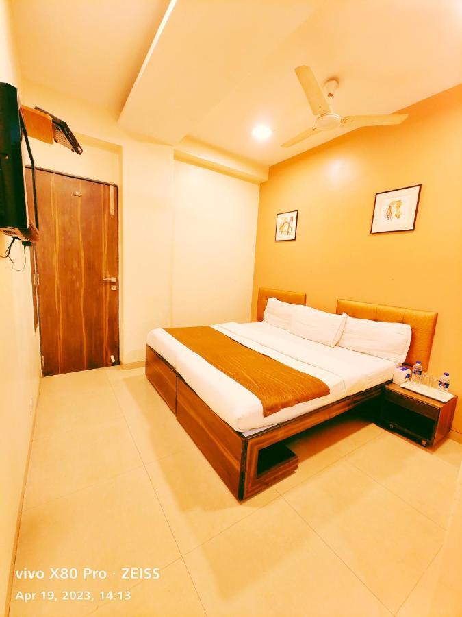 Hotel Amfahh - Andheri West Railway Station Мумбай Екстериор снимка