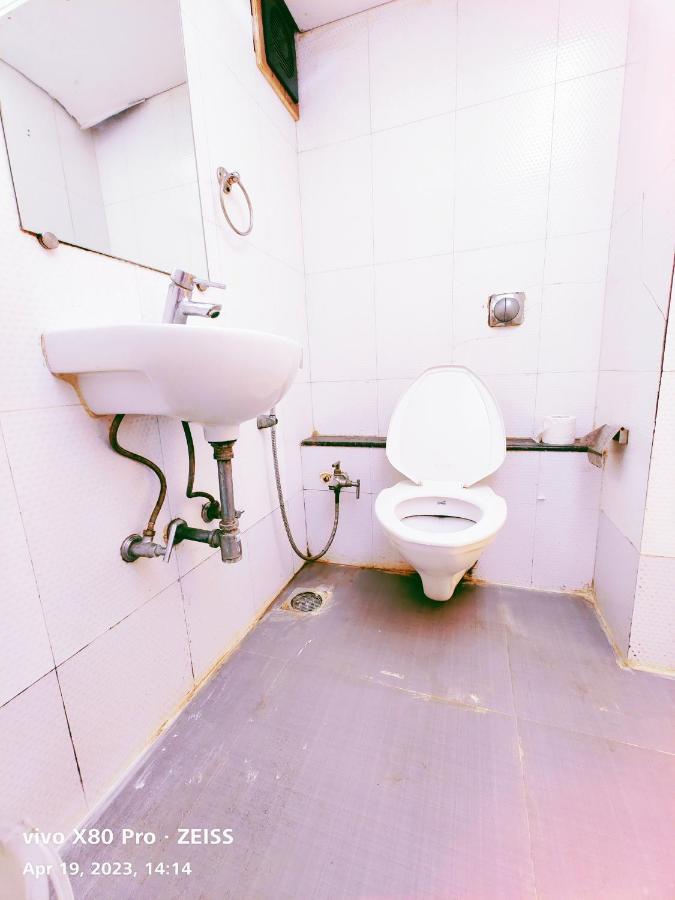 Hotel Amfahh - Andheri West Railway Station Мумбай Екстериор снимка